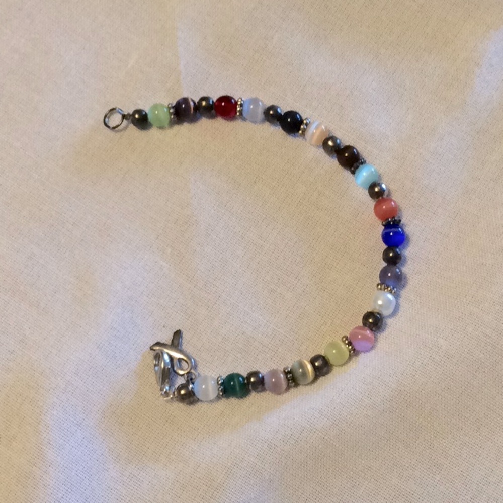 NWOT Cancer awareness 7” bracelet.  Silver beads.